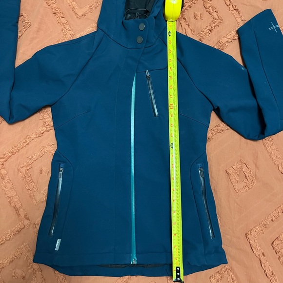 Icebreaker women’s waterproof jacket - Picture 8 of 9
